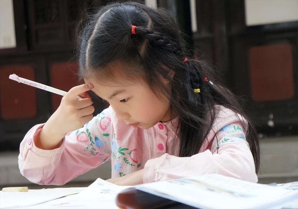 小学生作文《我的理想》火了,老师看后头皮发麻:把家长叫来