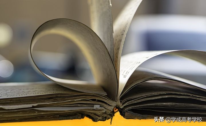 最新作文素材(最新作文素材2022热点议论文)（最新作文材料（最新作文材料2022热门讨论论文）文章) 