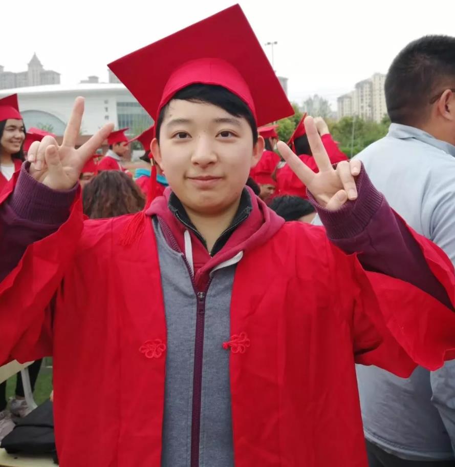 这篇文采飞扬的“毕业感言”火了，作者庄舟曾获本报作文大赛高中组特等奖