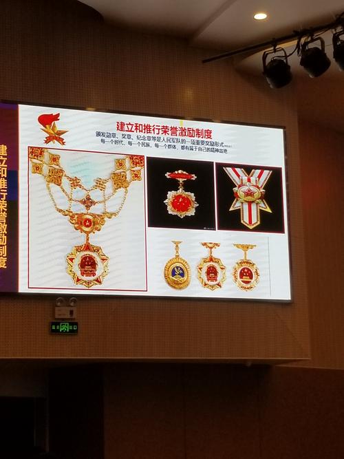 红领巾奖章个人简介(红领巾奖章个人简介150字二年级)（红领巾奖章个人简介（二年级红领巾奖章个人简介150字）文章)