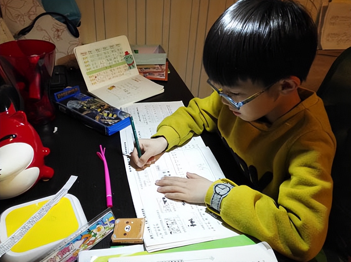 小学生作文《我的理想》火了,老师看后头皮发麻:把家长叫来