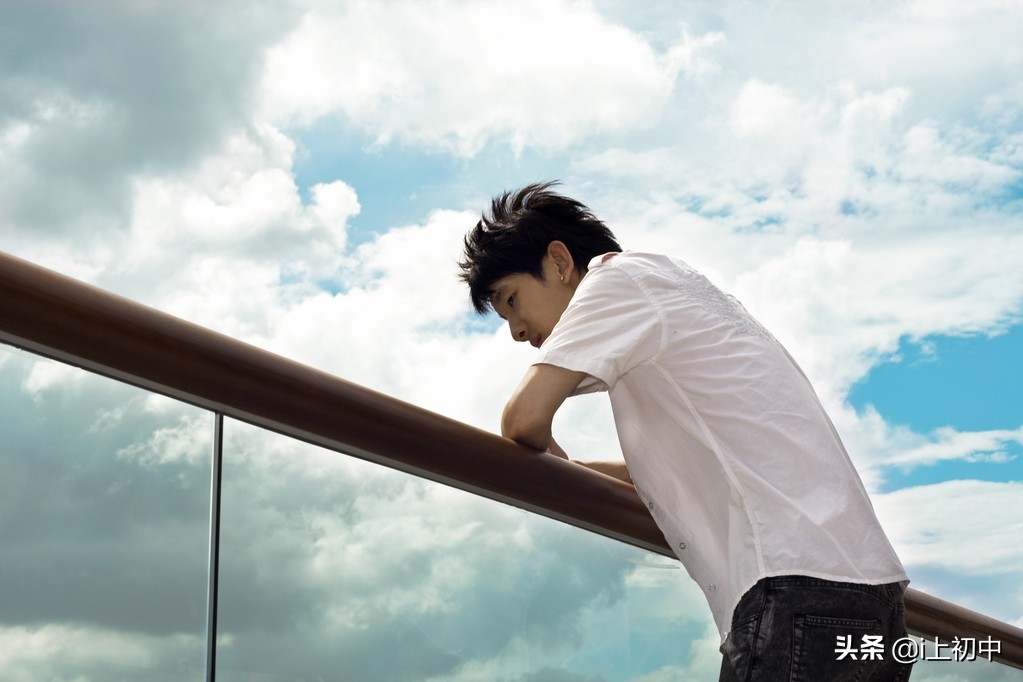 2009年中考满分作文(中考满分作文《光》)（2009年中考满分作文（中考满分作文《光》）文章)