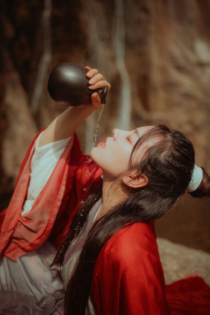 彼岸花开开彼岸 断肠草愁愁断肠 奈何桥前可奈何 三生石前定三生