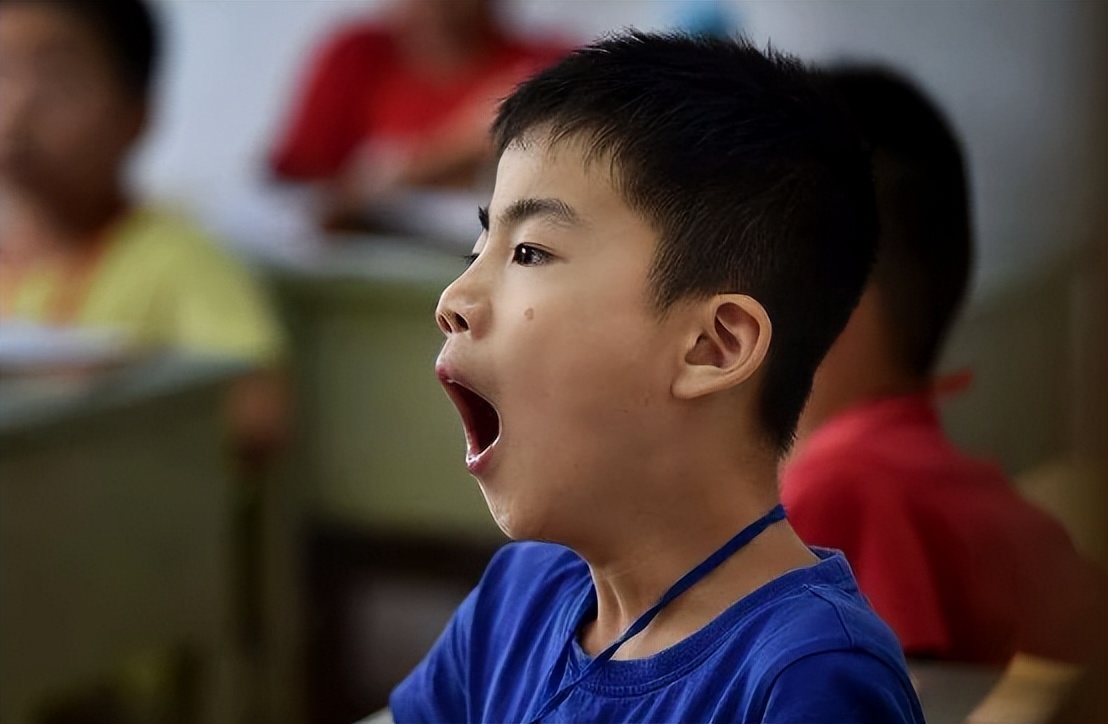 小学生作文《我的理想》火了,老师看后头皮发麻:把家长叫来