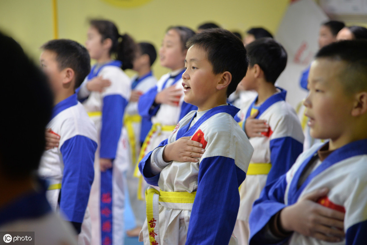 鄂州阳光喔祝子岚同学作文:我的英雄梦