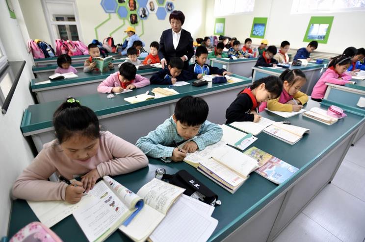 小学生作文《我的理想》火了,老师看后头皮发麻:把家长叫来