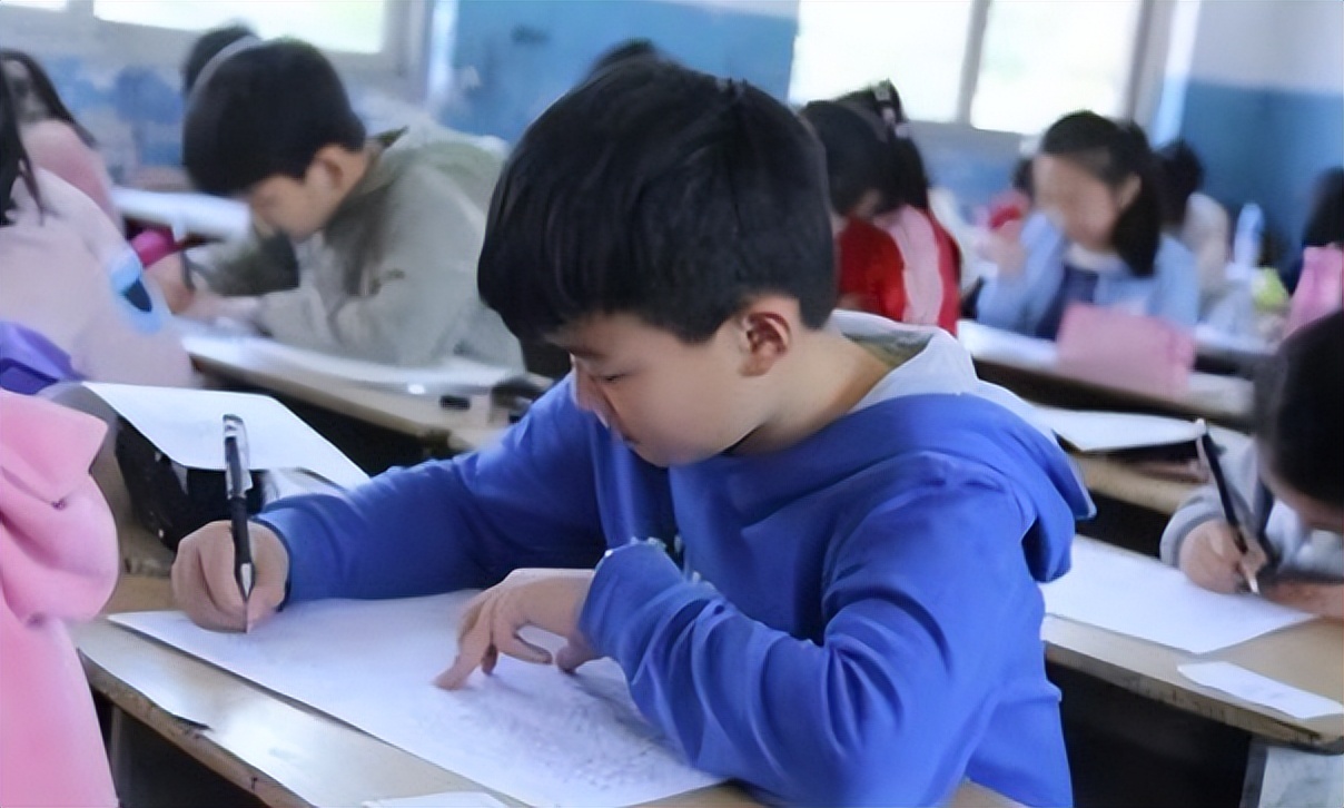 期中考试0分作文走红，好不容易凑齐600字，阅卷老师还是一分没给