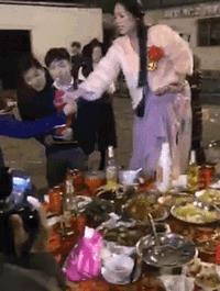 学校新来的女老师，上课都积极起来了