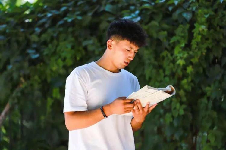 你努力的样子真美(你努力的样子真美作文开头结尾)（你努力的样子真美丽（你作文的样子真美丽）文章) 