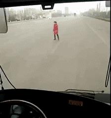 学校新来的女老师，上课都积极起来了