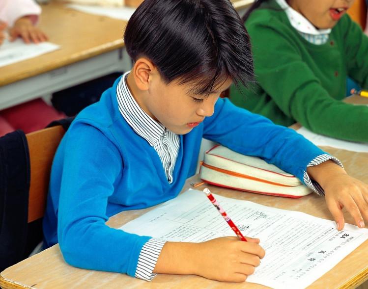 期末考试作文《精彩的瞬间》，小学生别出心裁有创意，值得给满分