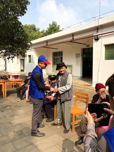 敬老院送温暖活动(爱心敬老院)（敬老院送温暖活动（爱心敬老院）文章) 