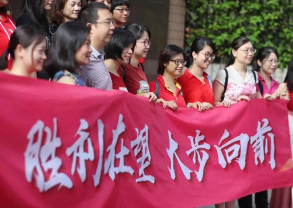 重磅！广州中考作文题出炉：《别担心，我可以的》丨附点评