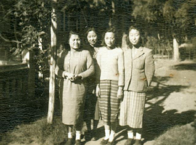 潜伏台湾女英雄，死后32年被葬八宝山，墓碑上刻三个字