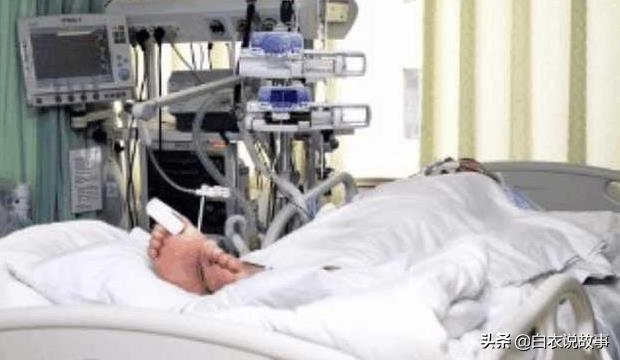 初次带女友回家，没想到爸爸一把抱住她，她吓跑了，男友说出真相