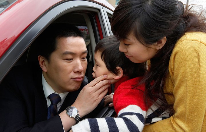 新加坡孩子的生活中,有种成长叫“爸爸不在家”