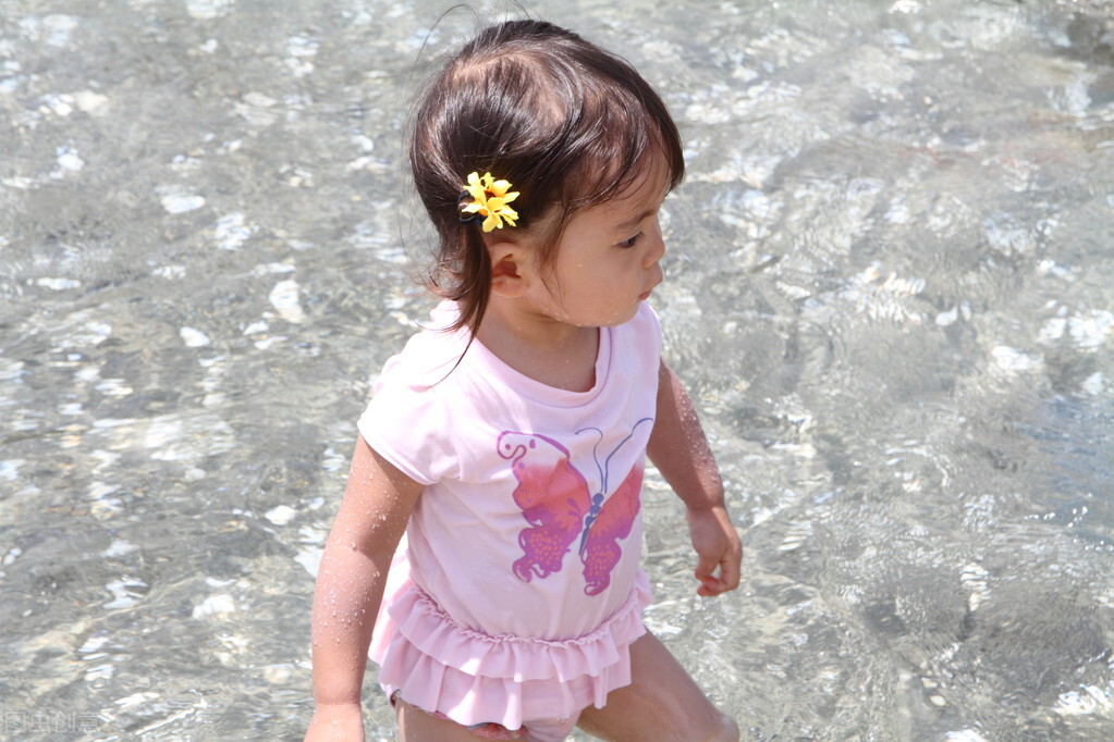 小学英语双语作文写作练习《我最喜欢的体育运动》