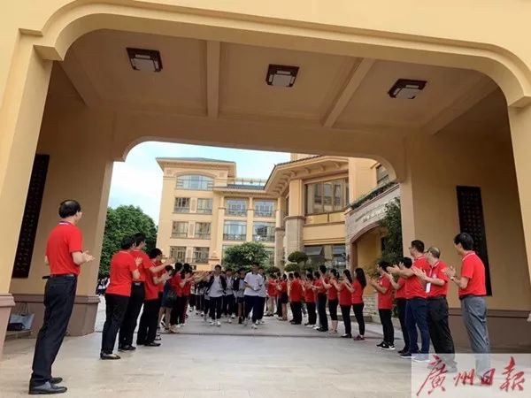 重磅！广州中考作文题出炉：《别担心，我可以的》丨附点评