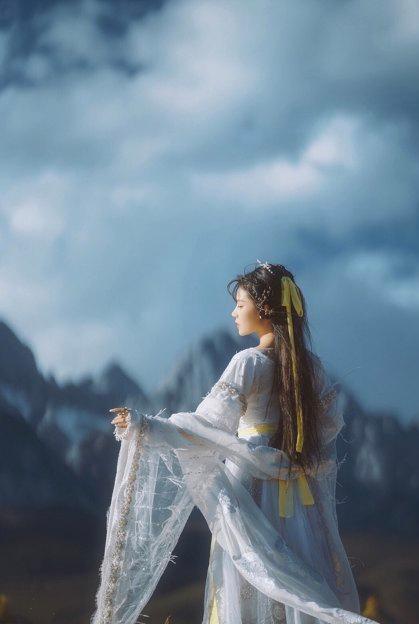 闲愁一场场秋雨,失眠一个个夜晚,优秀作文赏析:《秋雨》