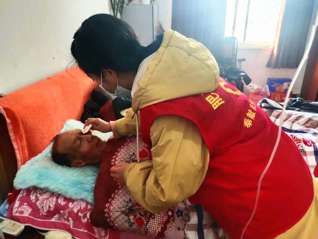 弘扬雷锋精神，做新时代好少年