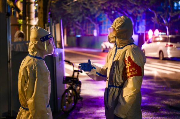 在“孤独的岗”，他们一人、一车，守一夜