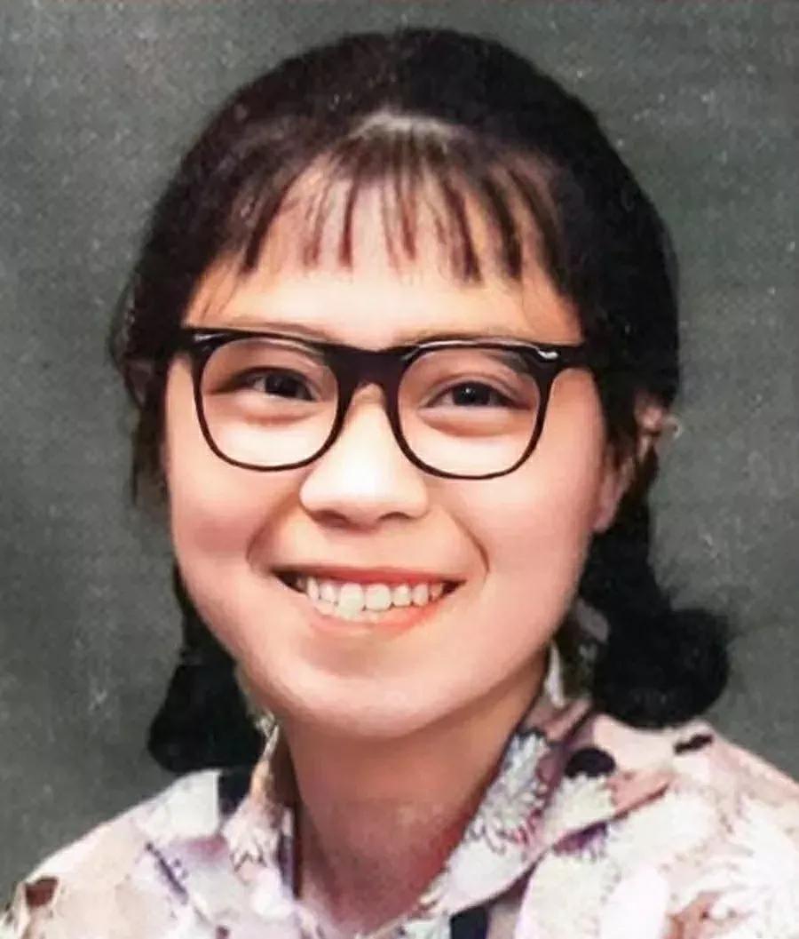 赞美老师(赞美老师辛苦付出的话)（赞美老师（赞扬老师辛苦的话）文章)