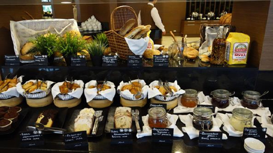 自助餐厅员工离职后透露：最贵的3种食物都在角落，吃几口就不亏