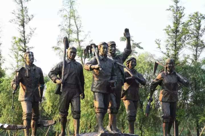 忆往昔峥嵘岁月(忆峥嵘岁月下一句是啥)（追忆昔日的峥嵘岁月（《追忆峥嵘岁月》下一句是什么）文章) 