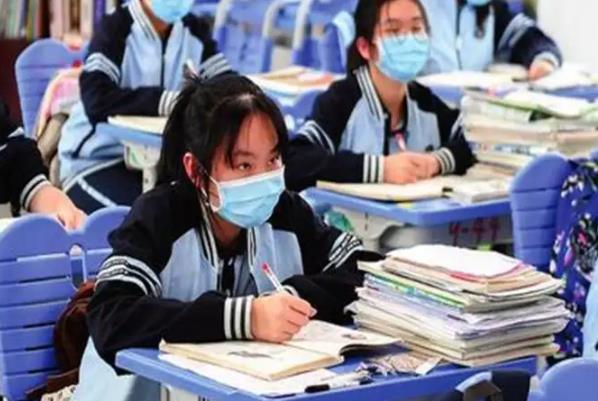 全国中小学将迎来新课标，英语或退出主科之列，体育要取而代之