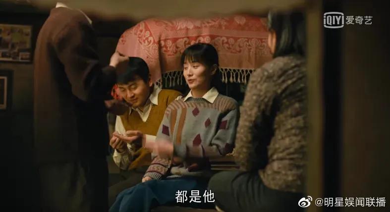 春节全家坐炕沿唠家常，只有她一人忙碌，真心终究抵不过血缘亲情