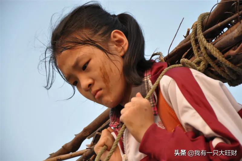 孝女彩金九岁的小女孩撑起一个家,真实故事改编。