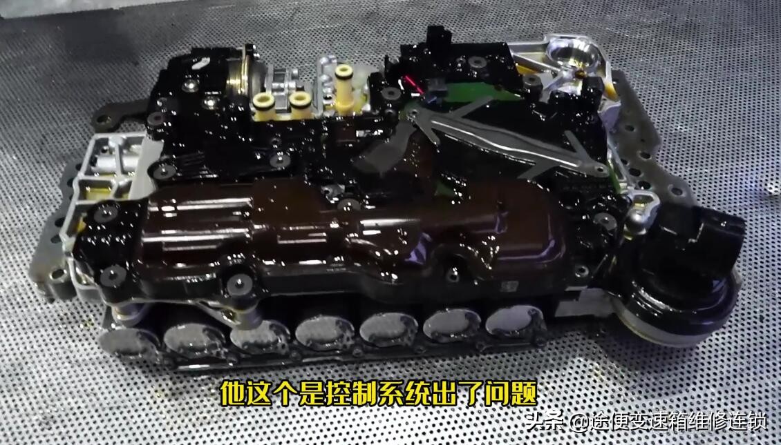 变速箱故障灯亮怎么办？是什么原因？但能正常行驶，亮了还能开吗