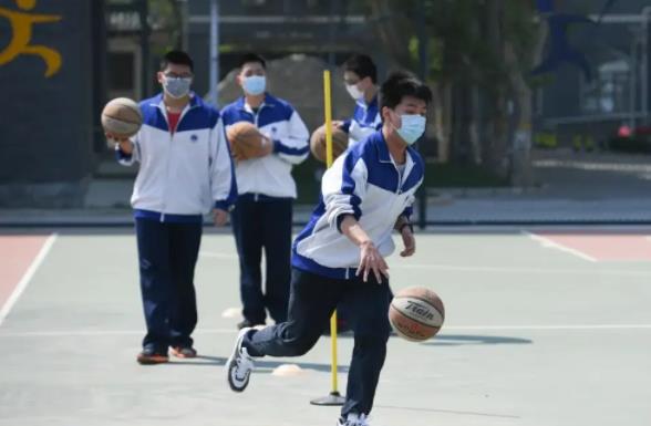 全国中小学将迎来新课标，英语或退出主科之列，体育要取而代之