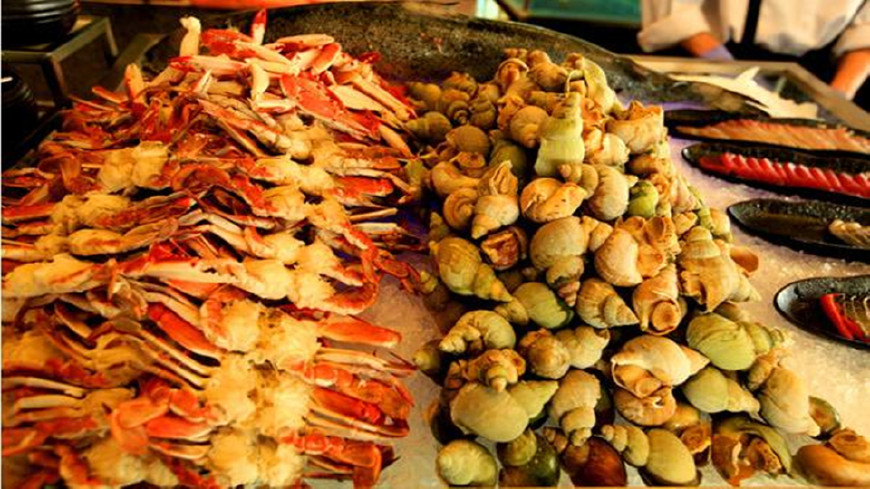 自助餐厅员工离职后透露：最贵的3种食物都在角落，吃几口就不亏